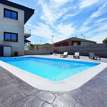 Con Piscina En Playa Paxariñas