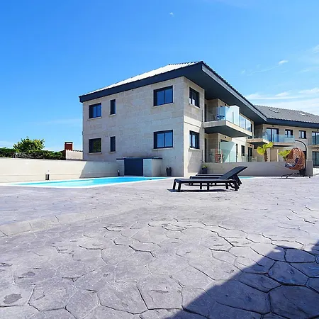 Apartamento Con Piscina En Playa Paxariñas